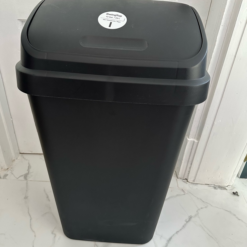 13 Gallon Trash Can with Swing Top- NEW